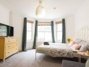 Studio Flat, Holland Park Gardens, W14