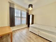 Studio Flat in Finchley Central N3, All bills inc