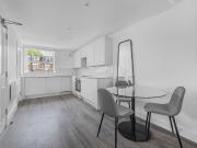 Studio Flat, Queensway, W2