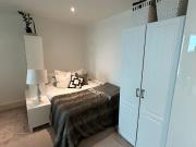 Studio Flat, St. George Wharf, SW8