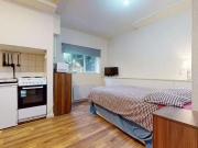 Studio flat to rent in Chatsworth Road