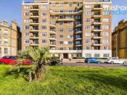 Studio flat to rent in Grand Avenue, Hove, BN3 2LE...