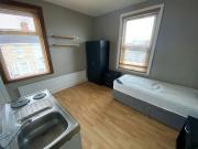 Studio flat to rent on Studio flat to rent on