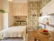 Studio in a 9 bedroom apartment in Lisbon 1min from...