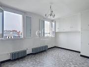 STUDIO lumineux sans vis à vis au pied du Métro