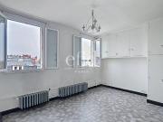 STUDIO lumineux sans vis à vis au pied du Métro