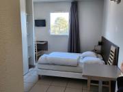 STUDIO MEUBLE PARKING ET PISCINE