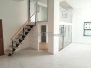 Studio moderne open space de 55 m² à louer meublé