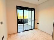 Studio neuf avec terrasse vide