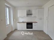 Studio rénové au dernier étage d'un immeuble charmant