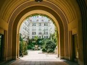 Studio rénové sur jolie cour fleurie