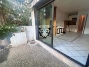 Studio rez de chaussée terrasse parking cave 26.37 m2