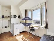 STUDIO RUE SAINT MARTIN DERNIER ETAGE VUE PANORAMIQUE 1