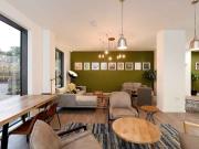 Studio Silver Lower Floor D Has an Apartment