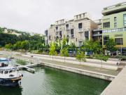 Studio situé dans le quartier de Confluence