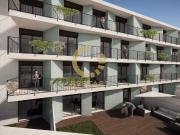 Studio T0 com varanda e lugar de garagem em Costa Cabral