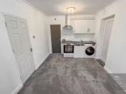 Studio to rent in Glebe Road, Hayes UB3