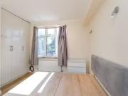 Studio to rent in Grennford Road, Greenford UB6