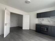 Studio to rent in Langley Road, Slough SL3