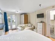 Studio to rent in Sandycombe Road, Kew, Richmond TW9