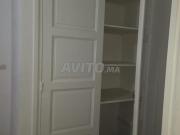 Studio usage bureau à côté de la gare