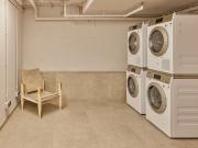 Studio with balcony, gym and view over Berlin at East...