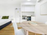 STUDIO WITH BALCONY VIEW @DARLING HARBOUR SHORT TERM AND...