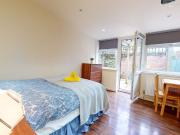 Studio With Garden In Willesden Book A Viewing