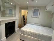 Studio With Roof Terrace To Rent