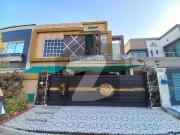 Stunning 10 Marla Brand New House In Bahria Town Lahore