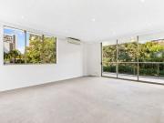 Stunning 2 bedroom apartment with views of the park in...