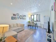 Stunning 2 Bedroom First Floor Flat Available for