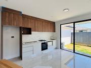 Stunning 2 Bedroom Home Unit Ducted Air Conditioning &...