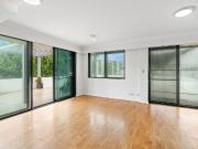 Stunning 2 bedroom Split level apartment with huge...