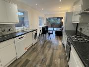 Stunning 2 Double Bedroom Garden Flat Pet Friendly