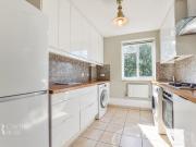 Stunning 3 bed flat with Balcony on Balham Hill