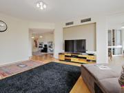 STUNNING 3 BEDROOM APARTMENT IN PRIME LOCATION