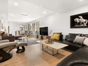 Stunning 3 Bedroom Apartment in Prime Location