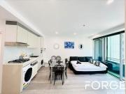 Stunning 3 Bedroom Apartment in the Heart of Melbourne