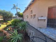 STUNNING 3 BEDROOM FAMILY HOME WITH SWIMMINGPOOL IN...