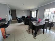 stunning 3 bedroom home in secure 20.