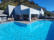 stunning 3 bedroom home with a separ.