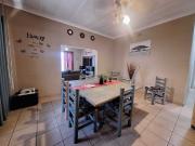 STUNNING 3 BEDROOM HOUSE WITH 2 FLATS & SWIMMINGPOOL IN...