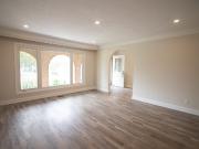 stunning* 3 bedroom main unit in hamilton!