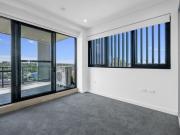 Stunning 3 Bedroom Penthouse with Rooftop Views