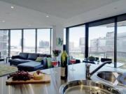 Stunning 3 Bedrooms Apartment in Docklands!