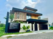 Stunning 3 storey 5 bedroom Designer residence in...