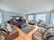 STUNNING 4 BEDROOM HOUSE WITH 1 BEDROOM FLATLET IN...