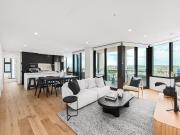 Stunning Apartment Claiming City, Harbour and Beach Views