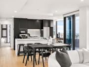 Stunning Apartment Claiming City, Harbour and Beach Views
